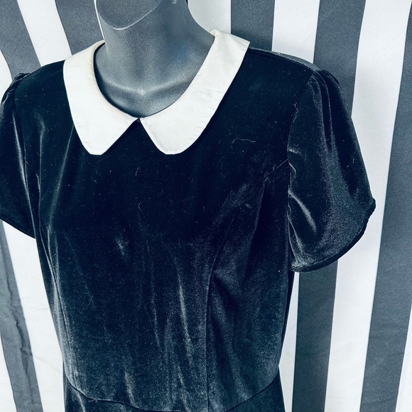 Hot Topic Wednesday Addams Black Velvet White Collar Goth Dress - Picture 4 of 5